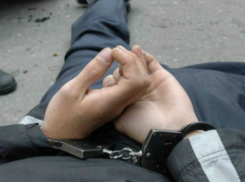 С пакетом наркотиков разъезжал пассажир такси в Ростовской области