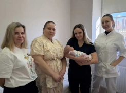 Ростовские врачи выходили новорождённую весом 580 граммов