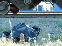 Смертельные травмы получил молодой мужчина под колесами поезда в Ростовской области