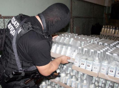 На складе шахтинского бизнесмена нашли фальсифицированный алкоголь на 26 млн. рублей