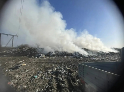 В Зернограде горят отходы на мусорном полигоне