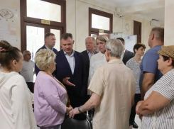 Тушение пожара в морпорту Таганрога займет несколько дней, жителям предоставят гостиницы