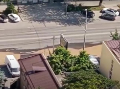 Улицу Красноармейскую в Ростове затопило из-за прорыва воды