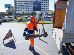 В Ростове около 30 брошенных электросамокатов вывезли на спецстоянку