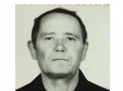 Мужчина в клетчатой рубашке и резиновых шлепанцах ушел из дома и пропал в Таганроге