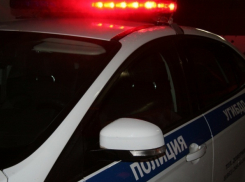 В Константиновске иномарка, скрываясь от полиции, перевернулась и насмерть сбила женщину