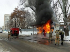 Ларек с продуктами сгорел в Батайске 