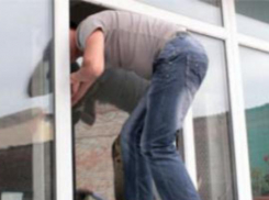 В донской столице задержали мужчину, похитившего золотые украшения из частного дома