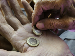 Вытирать слезы радости средней зарплатой в 40 тысяч будут влюбленные во власть ростовчане