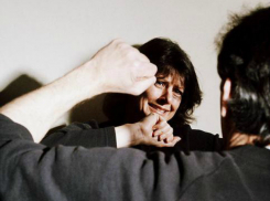 Депрессивный молодой мужчина избил свою мать до потери сознания в Ростове