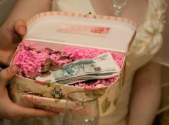 Опьяненная «вниманием» молодого кавалера женщина лишилась набитой деньгами шкатулки в Ростове