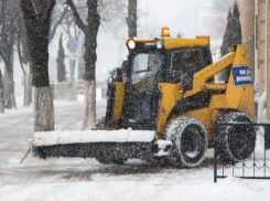 Из-за сильного снегопада перекрыли две дороги в Ростовской области