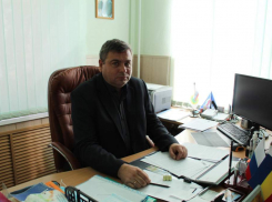 Глава Каменска-Шахтинского сломал ногу, поскользнувшись возле здания администрации города