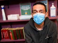 Колоть нельзя болеть: работник ковидного госпиталя Ростова рассказал о вакцине и развеял главные мифы о ней 