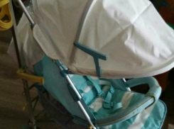 «Укатившаяся» из подъезда детская коляска забрала с собой уважение к людям у жительницы Ростова