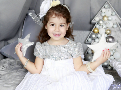 Любящие мама и папа поздравляют с днем рождения свою красавицу-дочку Марику