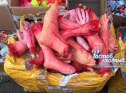 «Отрубленные» руки и ноги в картонной коробке ужаснули посетителей рынка в Ростове