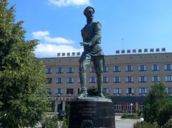 Первый в России памятник лидеру Белого движения Сергею Маркову в Сальске