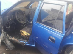 В сгоревшем автомобиле в Ростовской области обнаружили труп женщины