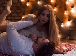 Три красавицы-блондинки Ростова показали себя на откровенных фото в романтической обстановке с мужчинами 