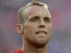 Насолить бывшей: футболист Денис Глушаков запретил дочери покидать Россию