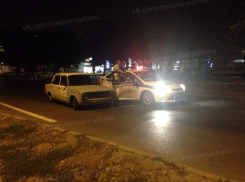 В Ростове парень на «копейке» протаранил «Форд» полиции 