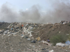 В Новошахтинске горит мусорный полигон на 100 квадратных метрах