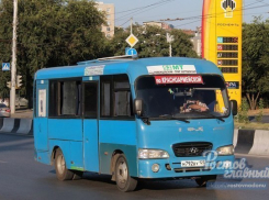 Водитель ростовской маршрутки намекнул пассажирке на интим в обмен за  свои услуги
