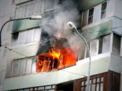 Эвакуацию жильцов горящего пятиэтажного дома провели в центре Ростова