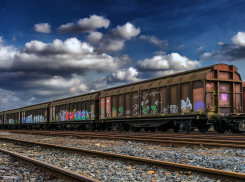 Сотрудника РЖД подозревают в получении взятки за немытые вагоны