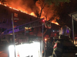 В Ростове потушили пожар в аварийном доме