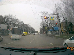 В Ростове наказали водителя автобуса, не пропустившего «скорую»