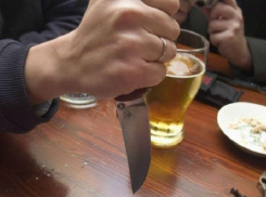 Мужчина с криминальным прошлым ударил ножом гостью своей квартиры в Ростове