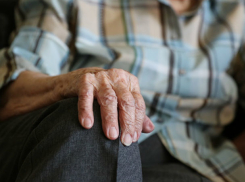 Две девушки жестоко и цинично избили 79-летнюю пенсионерку в Ростове