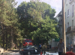 «Черный бумер» воспламенился после скоростного удара о столб под Ростовом