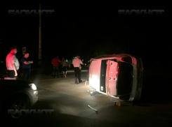 Эпичный переворот автомобиля такси о стоящий на светофоре Renault под Ростовом попал на видео