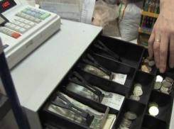 Всю выручку из кассы стащил из-под носа отвлекшейся продавщицы кафе житель Ростова