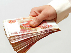 Жертвой уличного грабежа у магазина в Ростове стал беспечный мужчина «при деньгах»