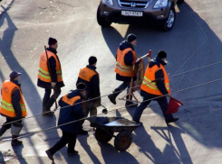 В Ростове продолжается ремонт дорог 