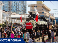В Ростове торжественно встретили ретро-поезд «Победа»
