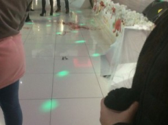 В Таганроге на концерте девушка затеяла драку с артистом