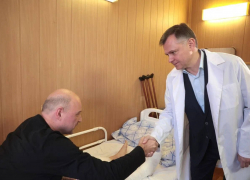 Слюсарь навестил раненых после атаки БПЛА и сообщил о выделении 19 миллионов рублей пострадавшим