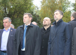 Помощник президента Сурков и глава ДНР Захарченко открыли памятник в Ростове