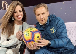 Невестка Василия Голубева продает мяч с автографом тренера ФК "Ростов"