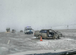 Четверо человек получили травмы в лобовом ДТП с двумя автомобилями на трассе под Ростовом