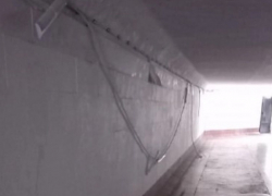 В центре Ростова вандалы повредили светильники в подземном переходе