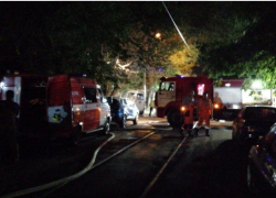 Более 50 человек тушили пожар в центре Ростова