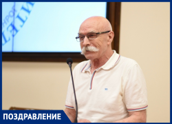 Профессор ЮФУ и доктор философских и политических наук Виктор Макаренко отмечает юбилей