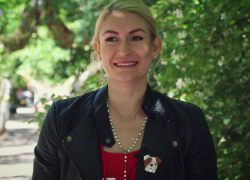 Поддерживающая Исландию красавица-гандболистка предсказала "упорную" победу Хорватии в Ростове