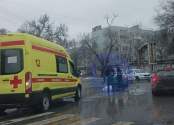 Посреди дороги на переходе умер мужчина в Батайске